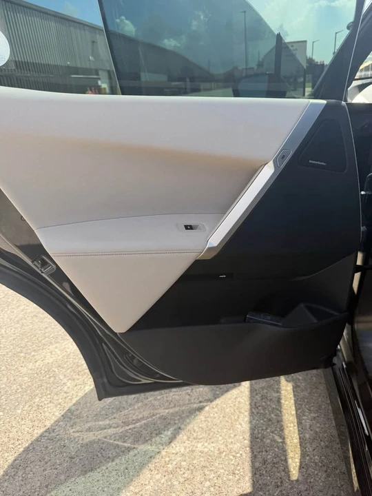 2025 BMW I20 iX - Image 10 of 19