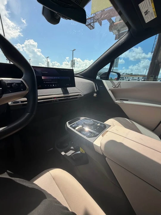 2025 BMW I20 iX - Image 17 of 19