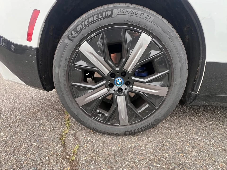 2025 BMW I20 iX - Image 9 of 20