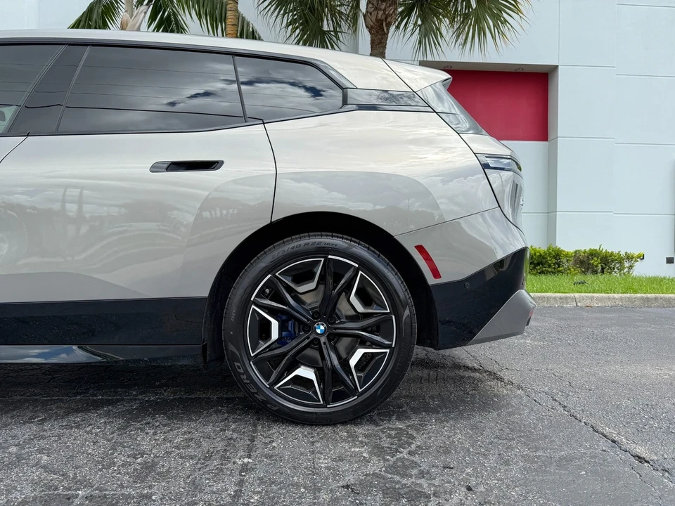 2025 BMW I20 iX - Image 19 of 21