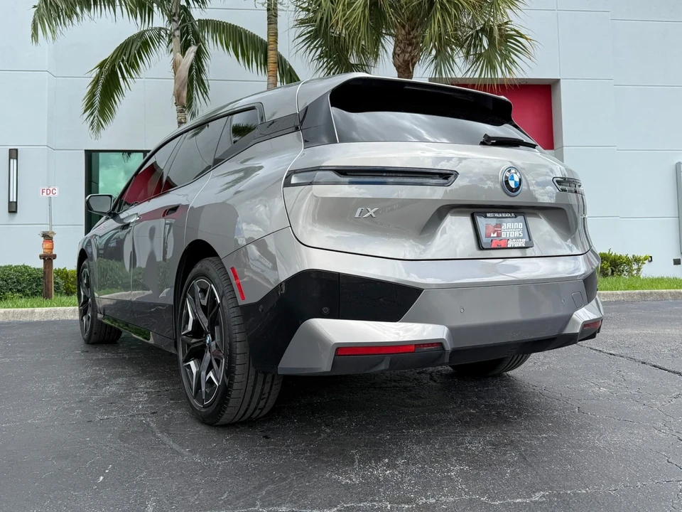 2025 BMW I20 iX - Image 9 of 21