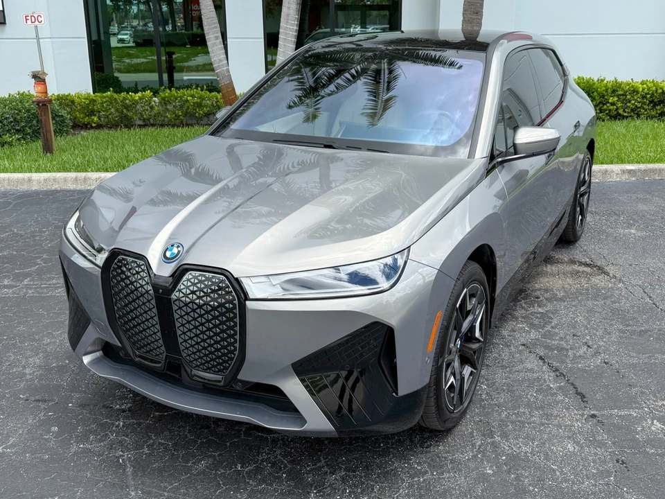 2025 BMW I20 iX - Image 14 of 21