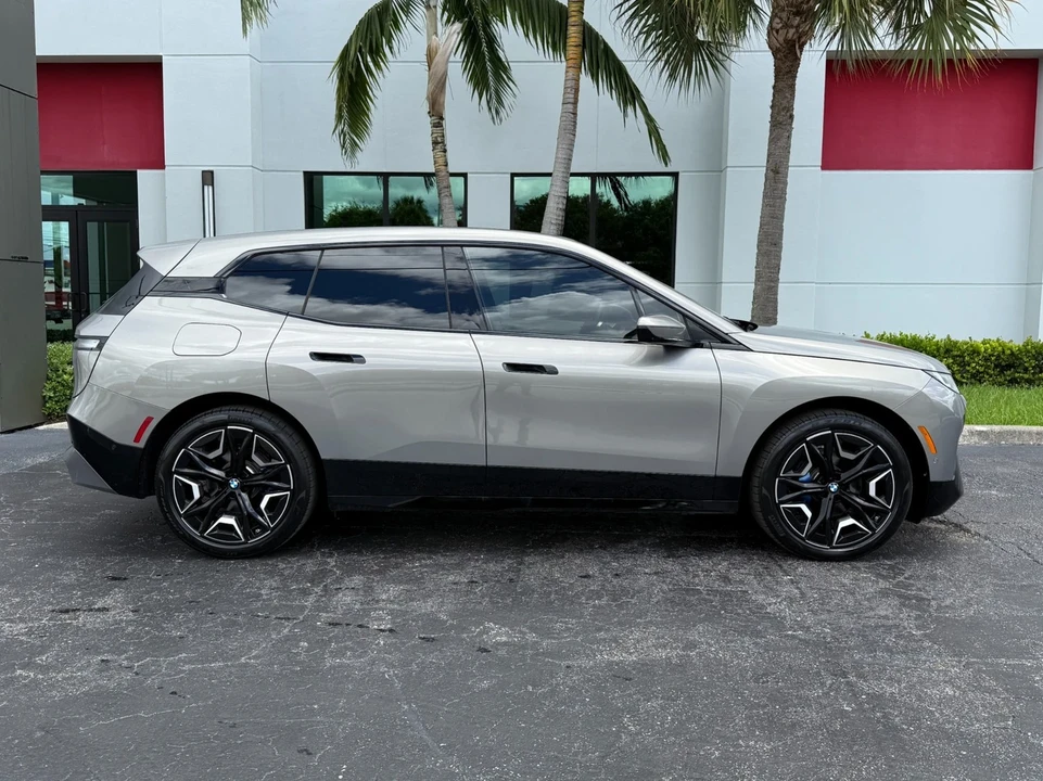 2025 BMW I20 iX - Image 3 of 21