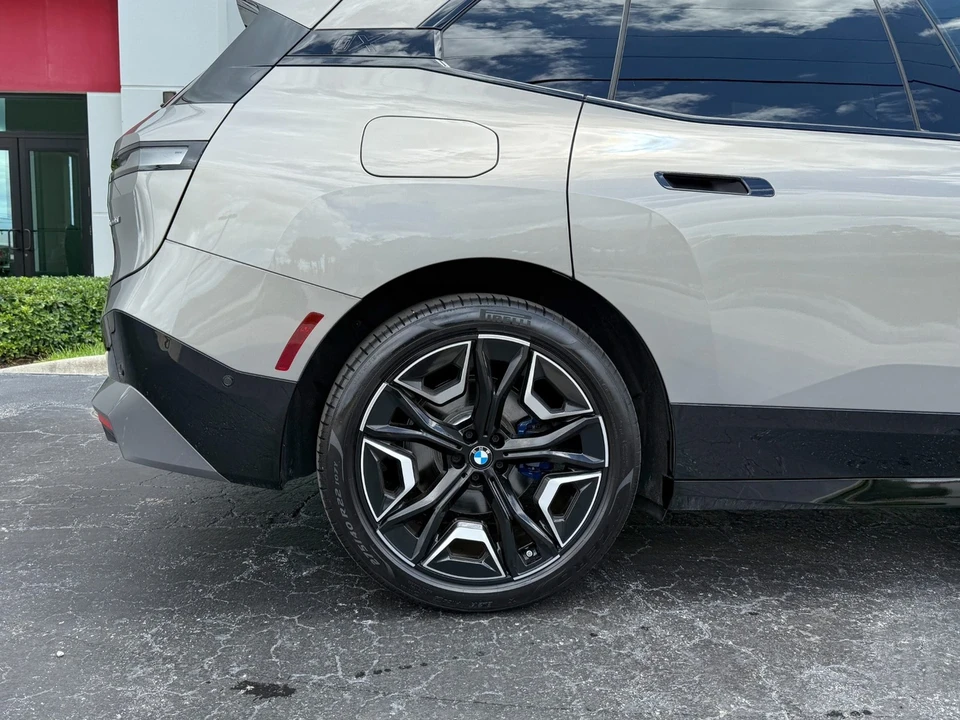 2025 BMW I20 iX - Image 7 of 21