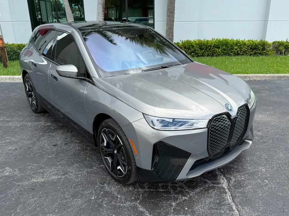 2025 BMW I20 iX - Image 12 of 21