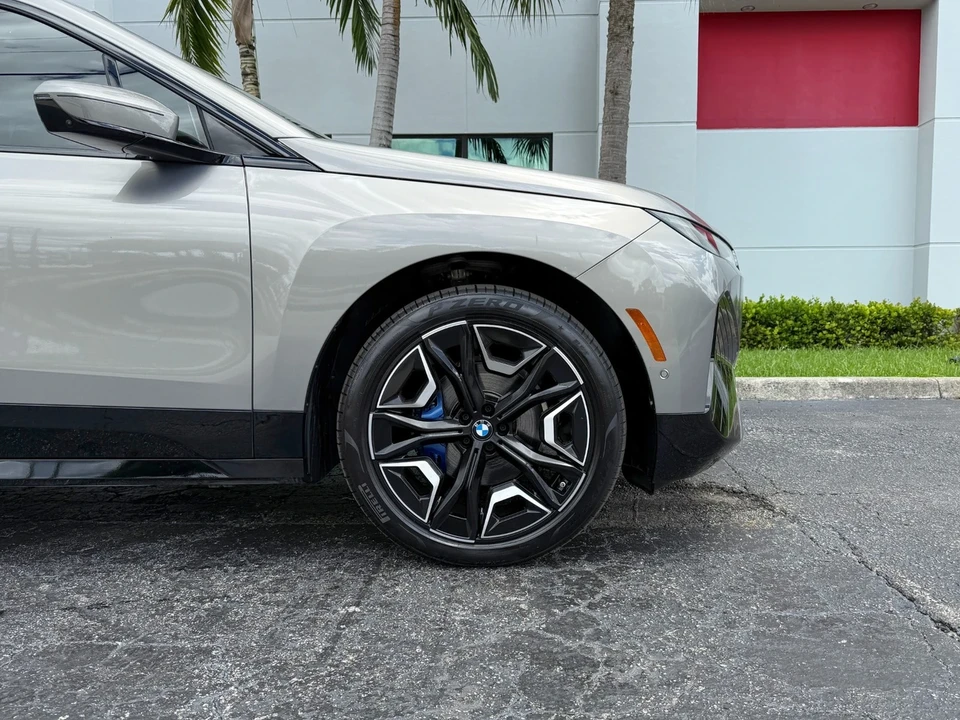 2025 BMW I20 iX - Image 8 of 21