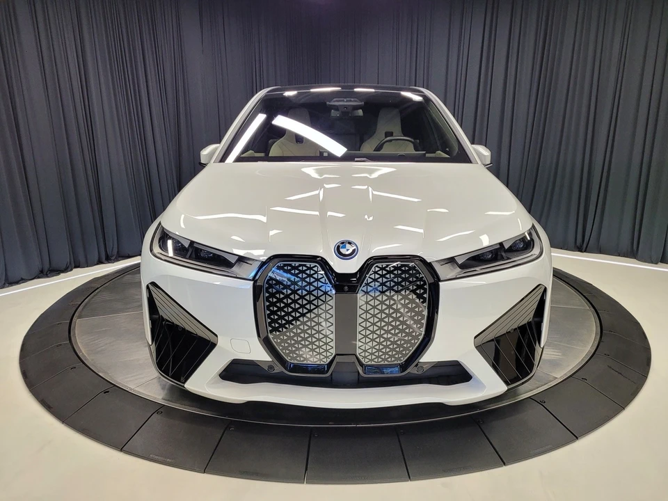 2025 BMW I20 iX - Image 4 of 12