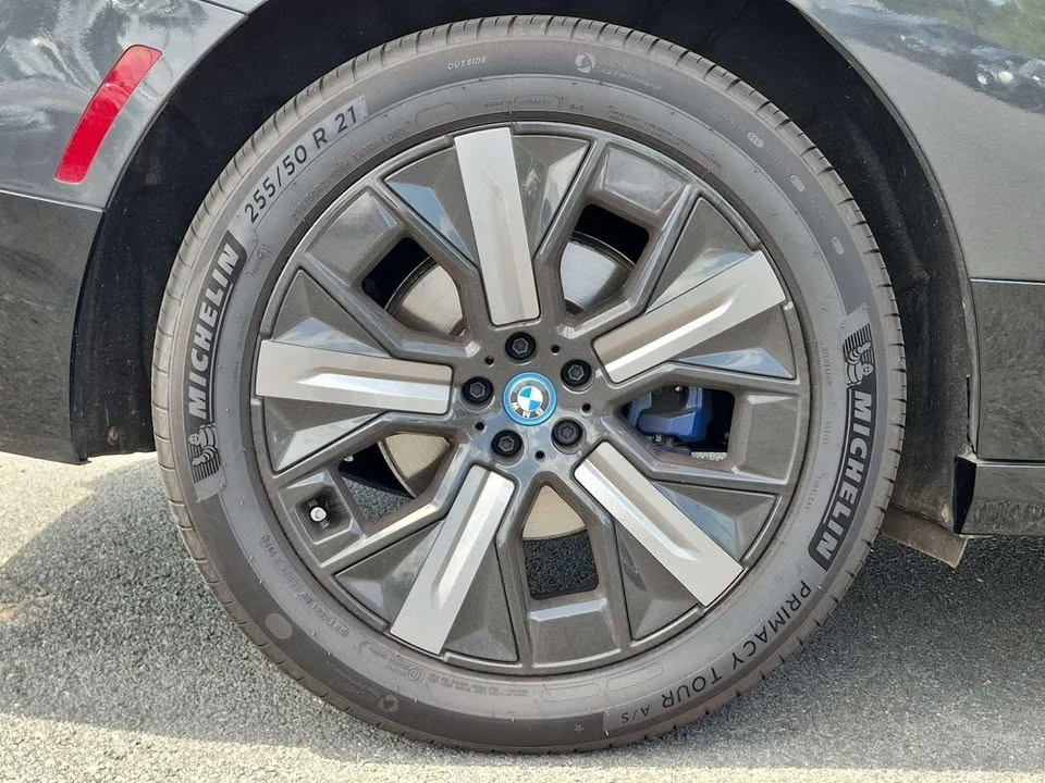 2025 BMW I20 iX - Image 14 of 20