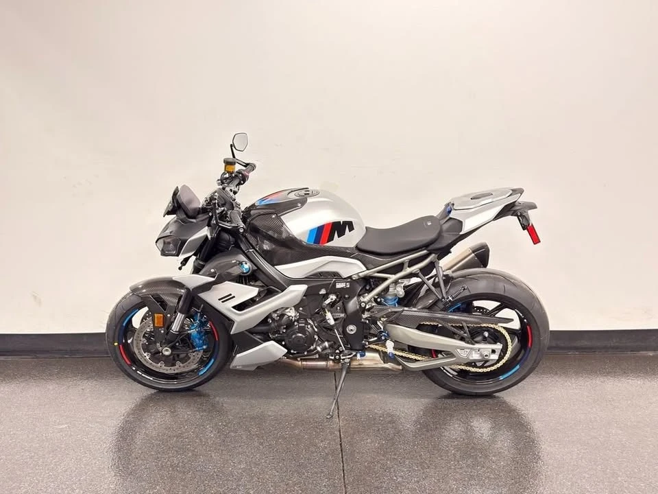 2025 BMW M1000 - Image 6 of 11