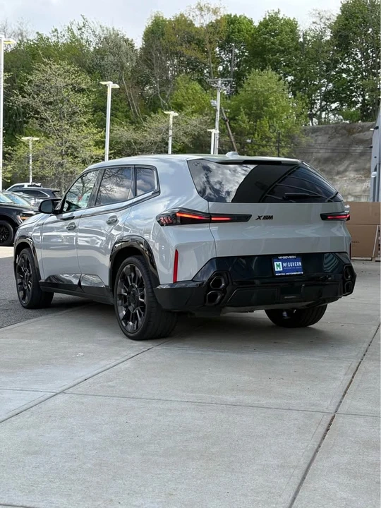 2025 BMW XM - Image 3 of 12