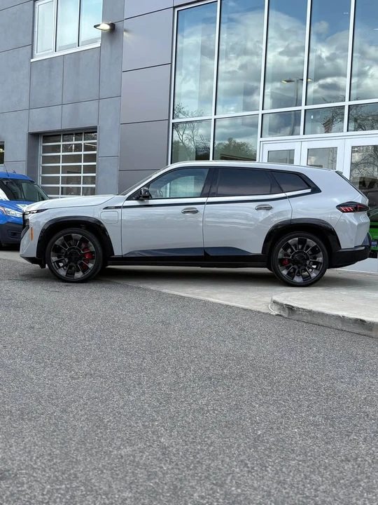 2025 BMW XM - Image 2 of 12