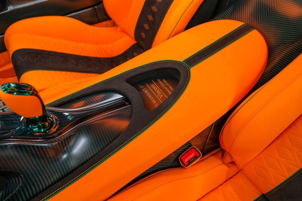 2025 Bugatti Chiron Super Sport - Image 19 of 31