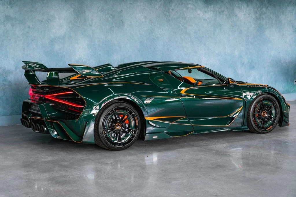 2025 Bugatti Chiron Super Sport - Image 26 of 31