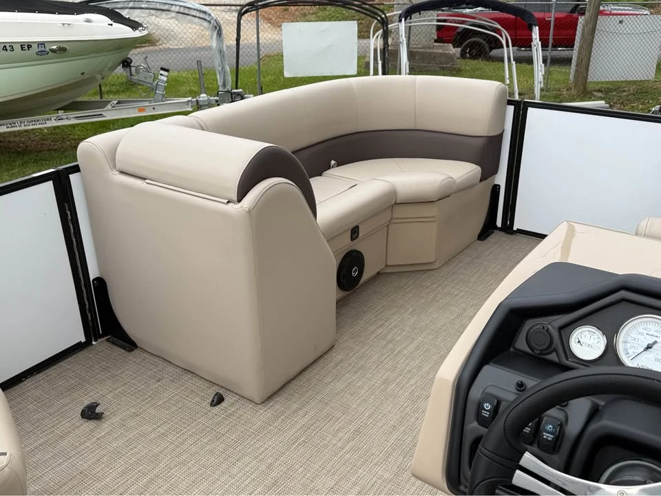 2025 Bentley - Image 17 of 20