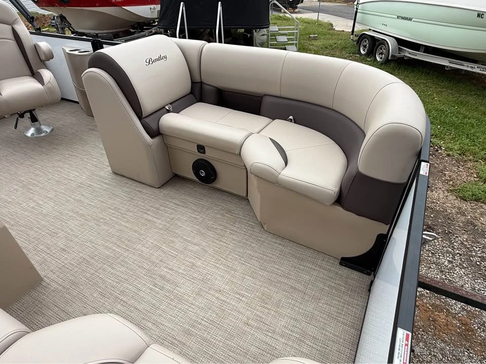 2025 Bentley - Image 15 of 20