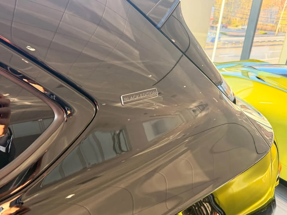 2025 Bentley Bentayga - Image 6 of 7