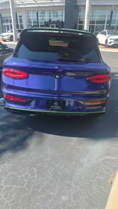 2025 Bentley Bentayga - Image 4 of 12