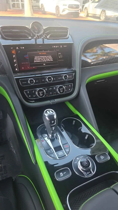 2025 Bentley Bentayga - Image 10 of 12
