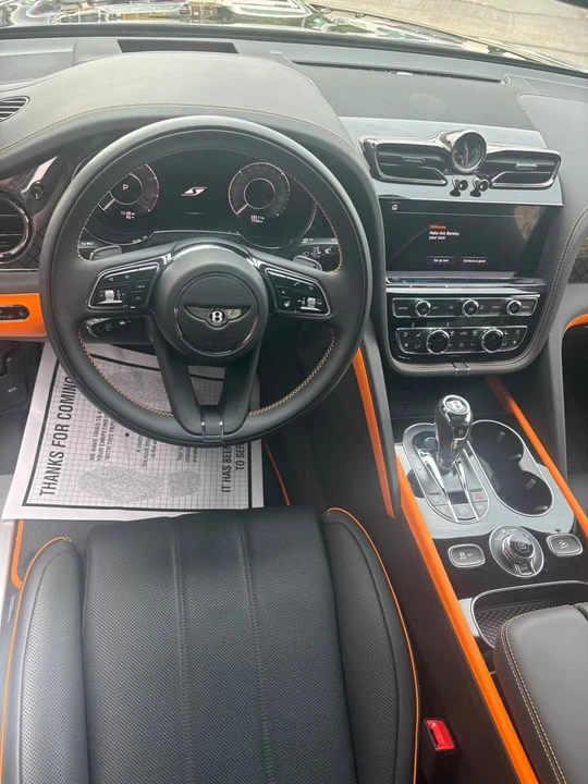 2025 Bentley Bentayga - Image 7 of 12