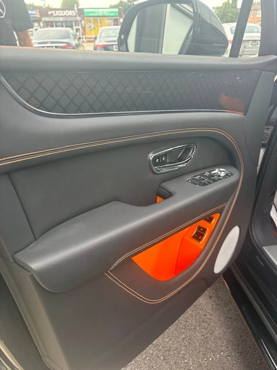 2025 Bentley Bentayga - Image 9 of 12