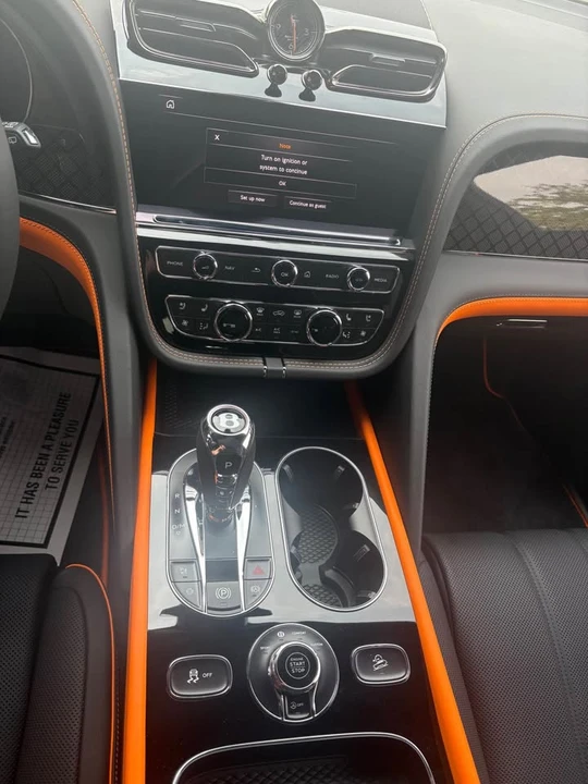2025 Bentley Bentayga - Image 8 of 12