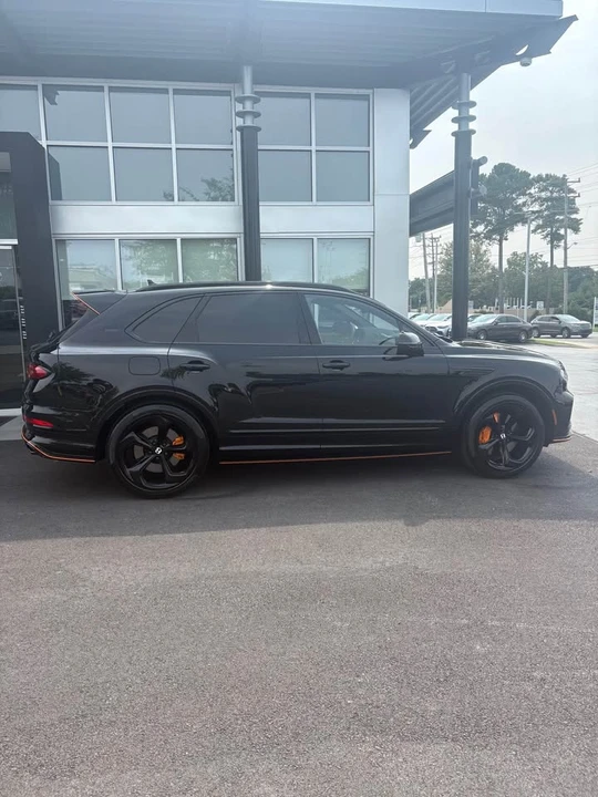 2025 Bentley Bentayga - Image 3 of 12