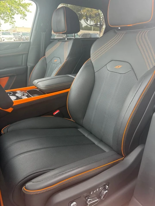 2025 Bentley Bentayga - Image 10 of 12