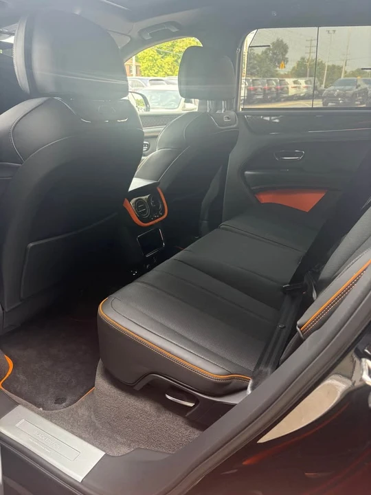2025 Bentley Bentayga - Image 12 of 12