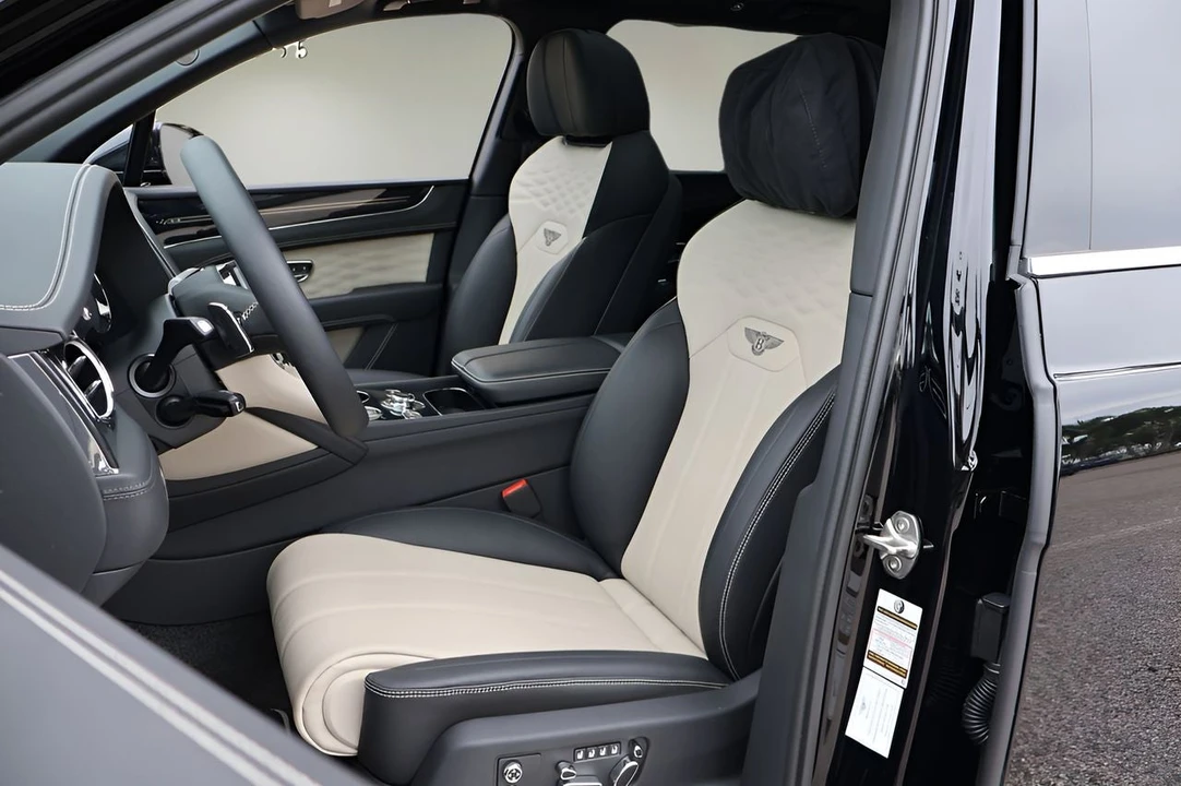 2025 Bentley Bentayga - Image 14 of 31