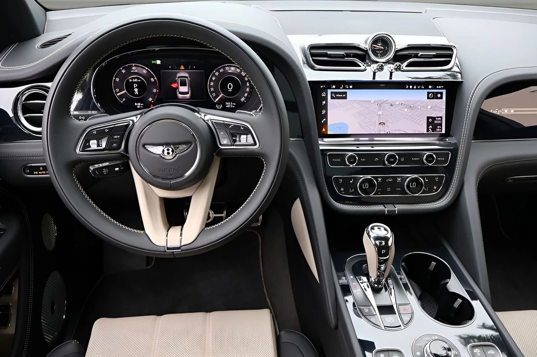 2025 Bentley Bentayga - Image 18 of 31