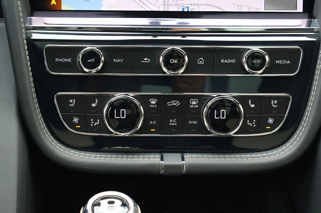 2025 Bentley Bentayga - Image 20 of 31