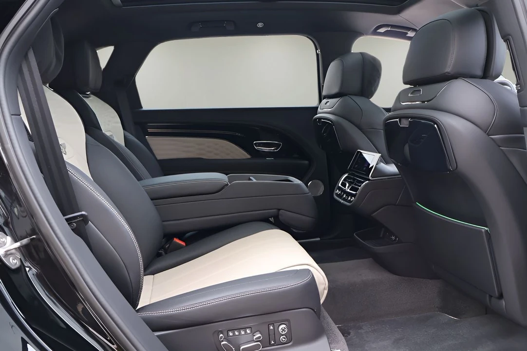 2025 Bentley Bentayga - Image 23 of 31