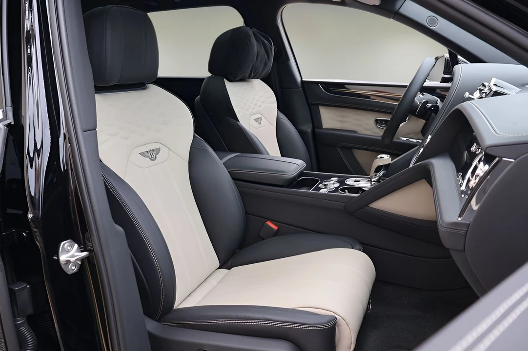 2025 Bentley Bentayga - Image 24 of 31
