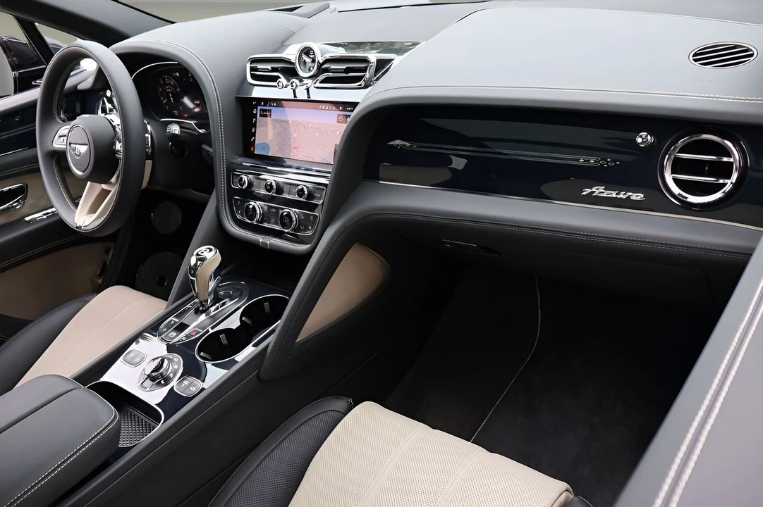 2025 Bentley Bentayga - Image 2 of 31