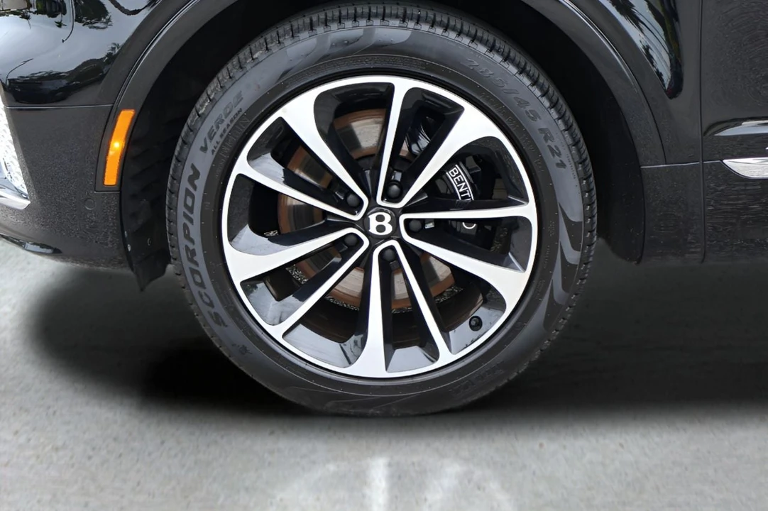 2025 Bentley Bentayga - Image 6 of 31