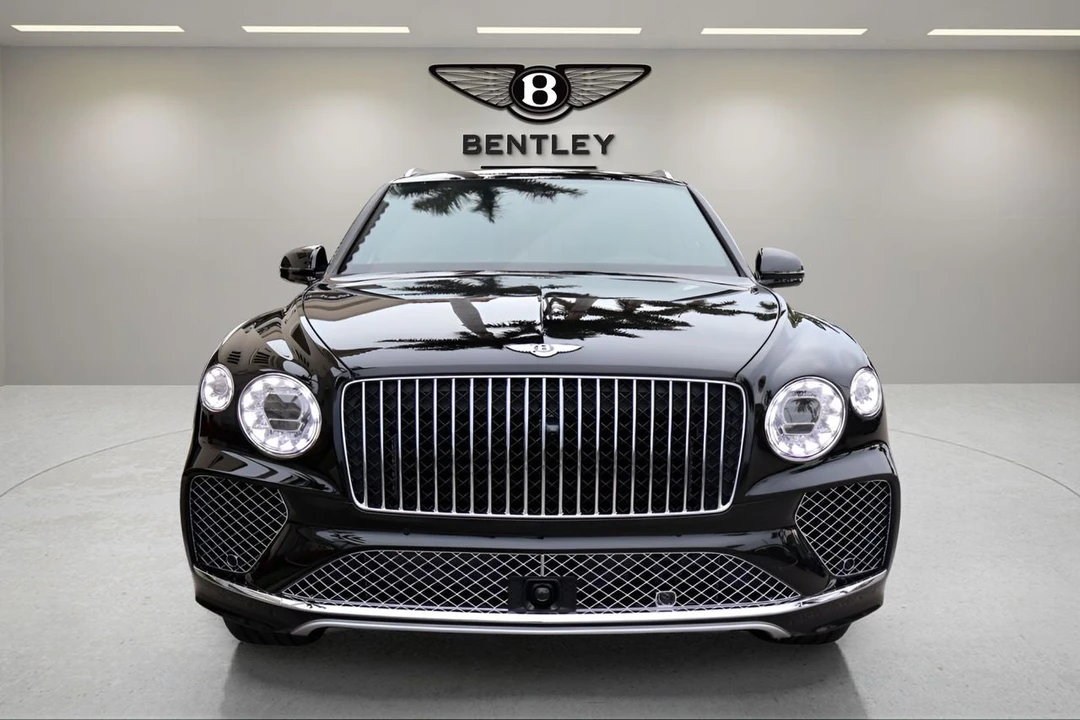 2025 Bentley Bentayga - Image 7 of 31