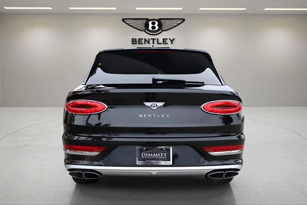 2025 Bentley Bentayga - Image 8 of 31