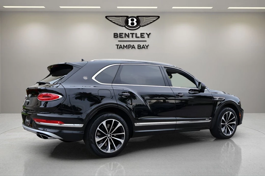 2025 Bentley Bentayga - Image 9 of 31