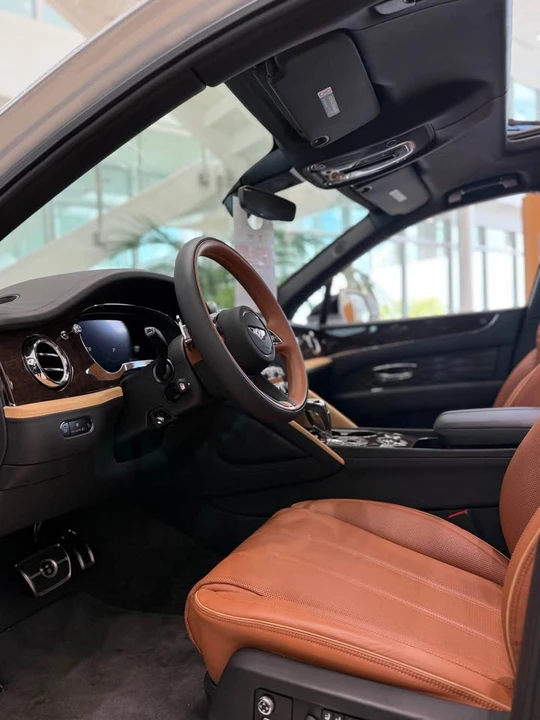 2025 Bentley Bentayga Mulliner - Image 3 of 5