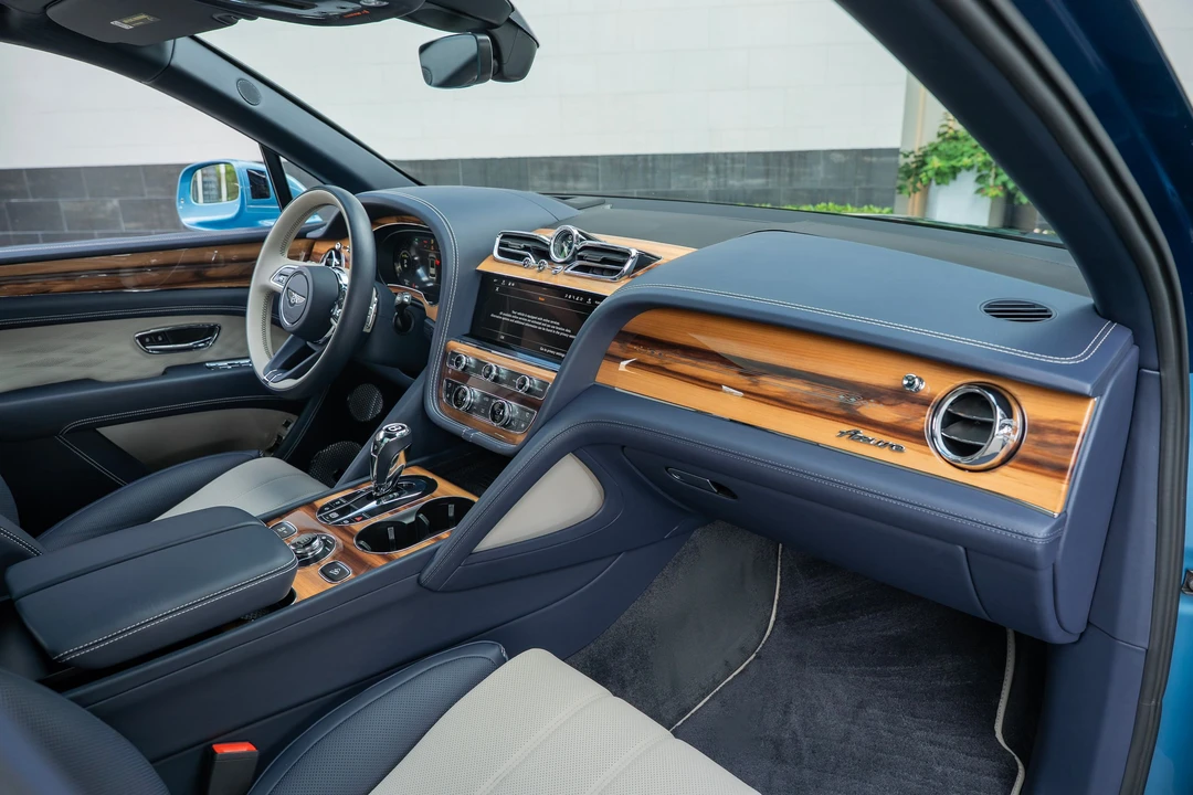 2025 Bentley Bentayga - Image 2 of 22