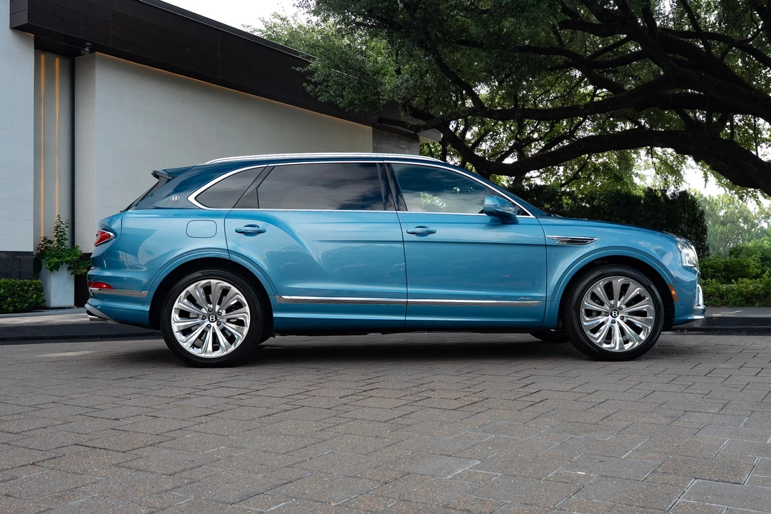2025 Bentley Bentayga - Image 5 of 22