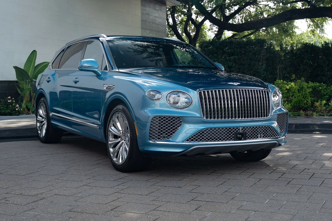 2025 Bentley Bentayga - Image 13 of 22