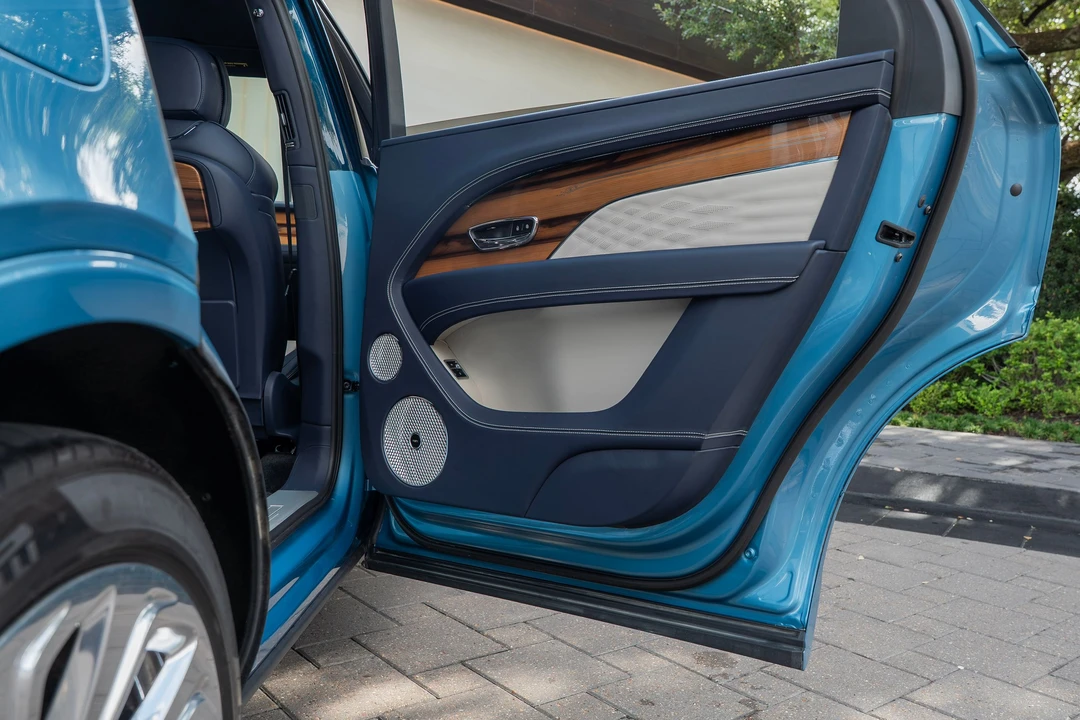 2025 Bentley Bentayga - Image 18 of 22
