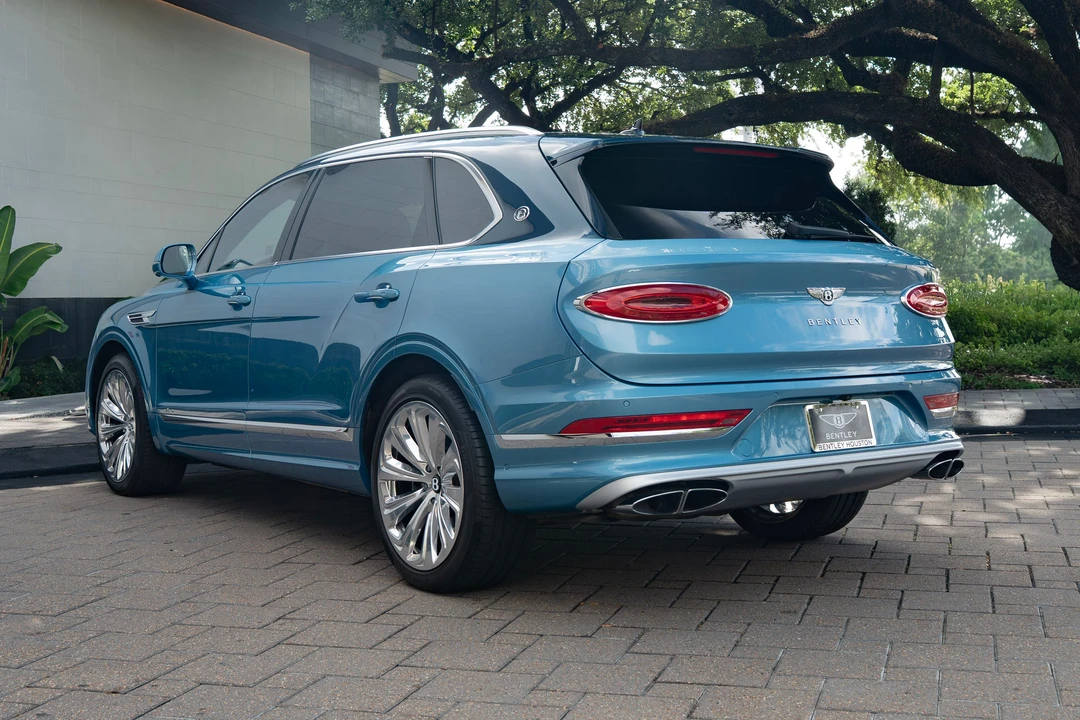 2025 Bentley Bentayga - Image 16 of 22
