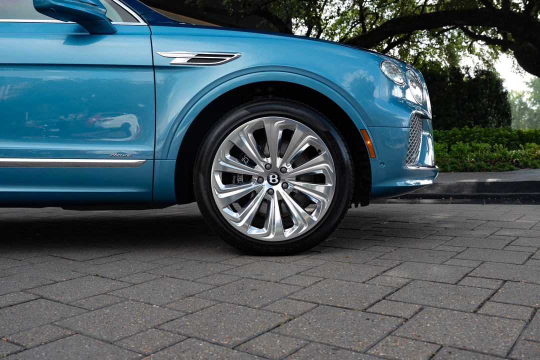 2025 Bentley Bentayga - Image 6 of 22