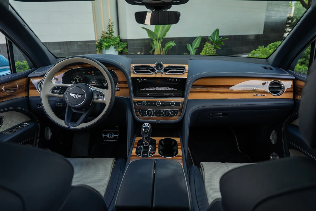 2025 Bentley Bentayga - Image 4 of 22