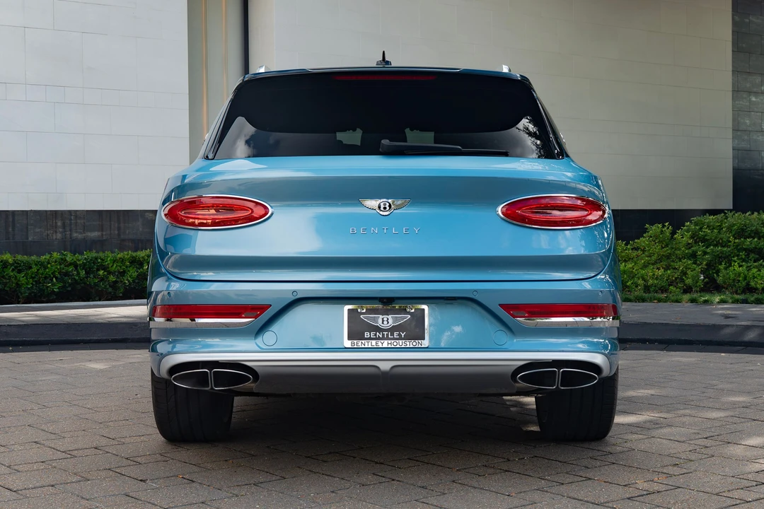 2025 Bentley Bentayga - Image 14 of 22