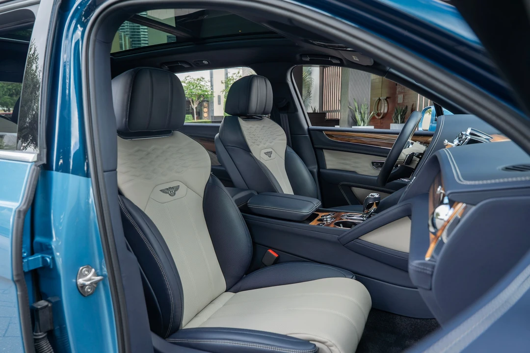 2025 Bentley Bentayga - Image 21 of 22