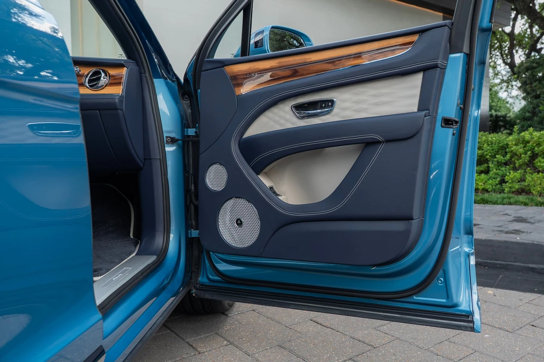 2025 Bentley Bentayga - Image 20 of 22