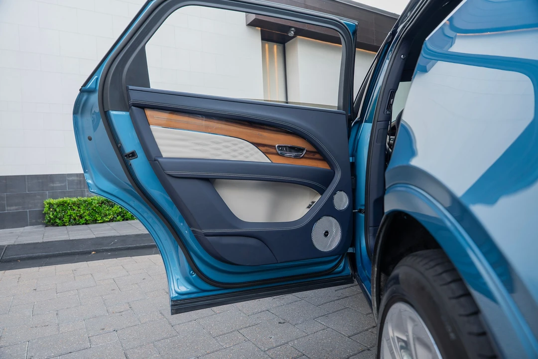 2025 Bentley Bentayga - Image 10 of 22